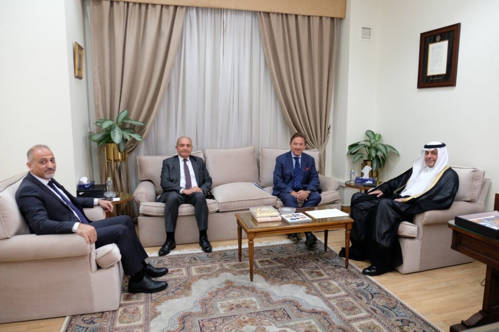 أهمية عقد مؤتمر الأطراف لتوفير الحماية للفلسطينيين في لقاء بالجامعة العربية