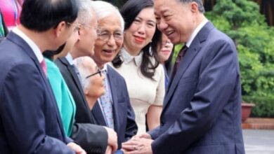 دولة فيتنام واحدة والأمة الفيتنامية واحدة وانتصار ابريل رمز للبطولة الثورية