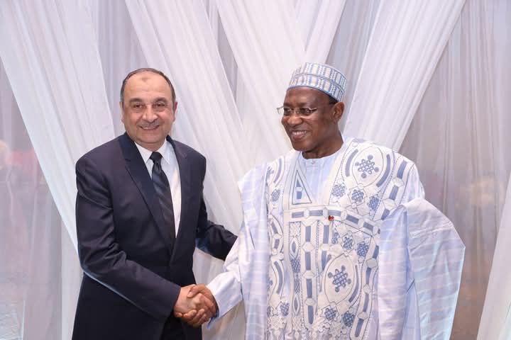 وزير قطاع الأعمال القيادة السياسية حريصة على دعم التنمية في الكاميرون وزير قطاع الأعمال القيادة السياسية حريصة على دعم التنمية في الكاميرون