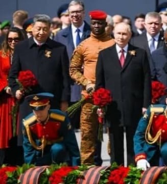 الكابتن ابراهيم تراوري وسط الكبار في عيد النصر حفظه الله ورعاه