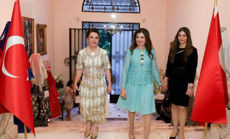 فرحه تركيا بمشاركة مصرية ومهرجان سنوي للعروسه