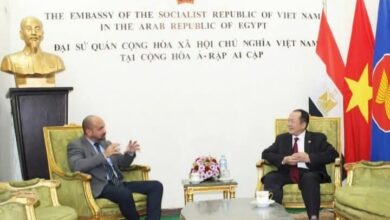 زيارة سفير كوبا لسفير فيتنام من أجل تعزيز العلاقات في جميع المجالات