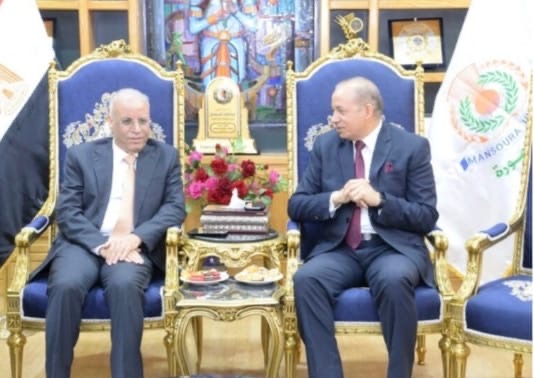 سفير العراق في جامعة المنصورة ابواب السفارة مفتوحة لخدمة الطلبة العراقيين