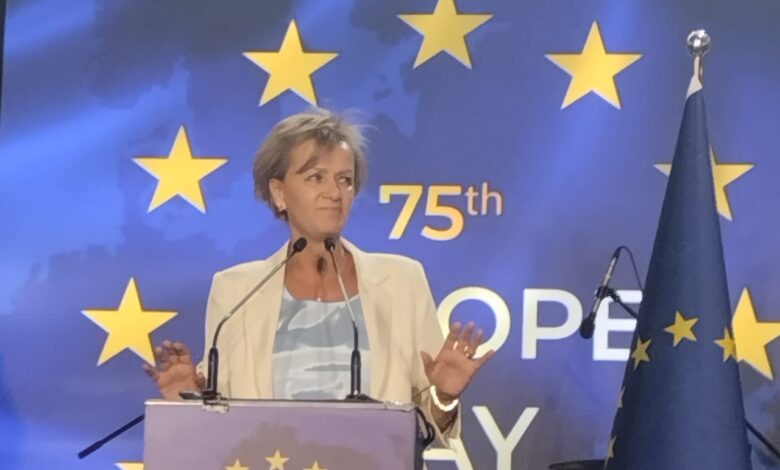 أنتم محور احتفالنا بيوم أوروبا، التاسع من مايو، محور الأمل والسلام.