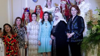 أهلا بكم في مصر لدينا زفاف عرض بمشاركة زوجات الدبلوماسيين في الذكرى المئوية بين مصر وتركيا