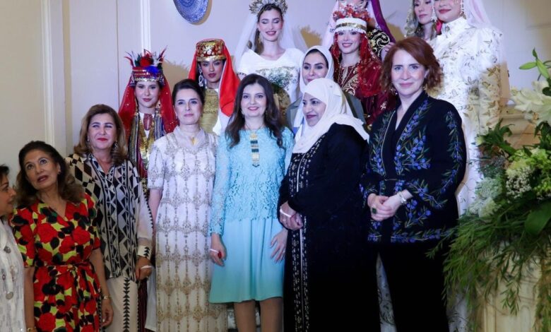 أهلا بكم في مصر لدينا زفاف عرض بمشاركة زوجات الدبلوماسيين في الذكرى المئوية بين مصر وتركيا