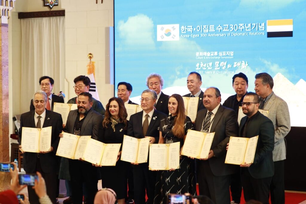 كوريا الجنوبية ومصر تحتفلان بمرور ثلاثة عقود على العلاقات الدبلوماسية وتتعهدان بتعميق الروابط الثقافية كوريا الجنوبية ومصر تحتفلان بمرور ثلاثة عقود على العلاقات الدبلوماسية وتتعهدان بتعميق الروابط الثقافية