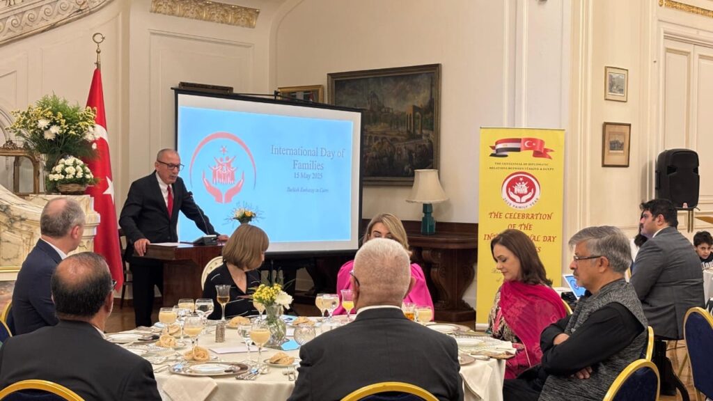 احتفالاتٌ حماسيةٌ بمناسبة اليوم العالمي للأسرة 15 مايو، في السفارة التركية بالقاهرة. احتفالاتٌ حماسيةٌ بمناسبة اليوم العالمي للأسرة 15 مايو، في السفارة التركية بالقاهرة.