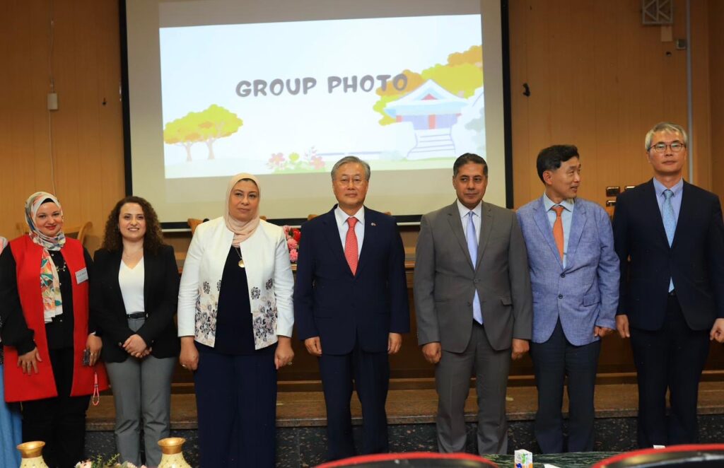 مسابقة كويز أون كوريا 2025 في مصر تُقام بجامعة عين شمس احتفالاً بمرور 30 عاماً على العلاقات بين كوريا ومصر مسابقة كويز أون كوريا 2025 في مصر تُقام بجامعة عين شمس احتفالاً بمرور 30 عاماً على العلاقات بين كوريا ومصر