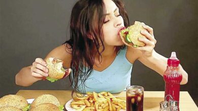الأكل السريع والأمراض المزمنة.. هل يدفع جيل اليوم ثمن السرعة؟