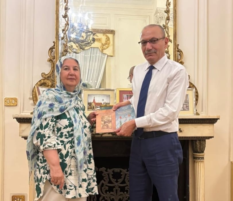 سفير تركيا يوصي الطلاب الذين يدرسون اللغه التركيه بالبحث في أعمال يونس امره