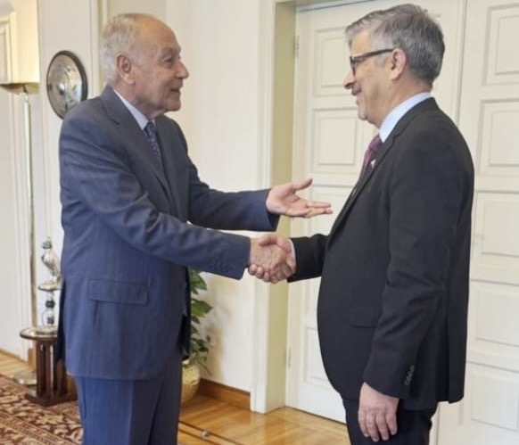 سفير باكستان يقدم أوراق اعتماده للجامعة العربية مع بحث سبل تعزيز التعاون بين الجامعة وباكستان سفير باكستان يقدم أوراق اعتماده للجامعة العربية مع بحث سبل تعزيز التعاون بين الجامعة وباكستان