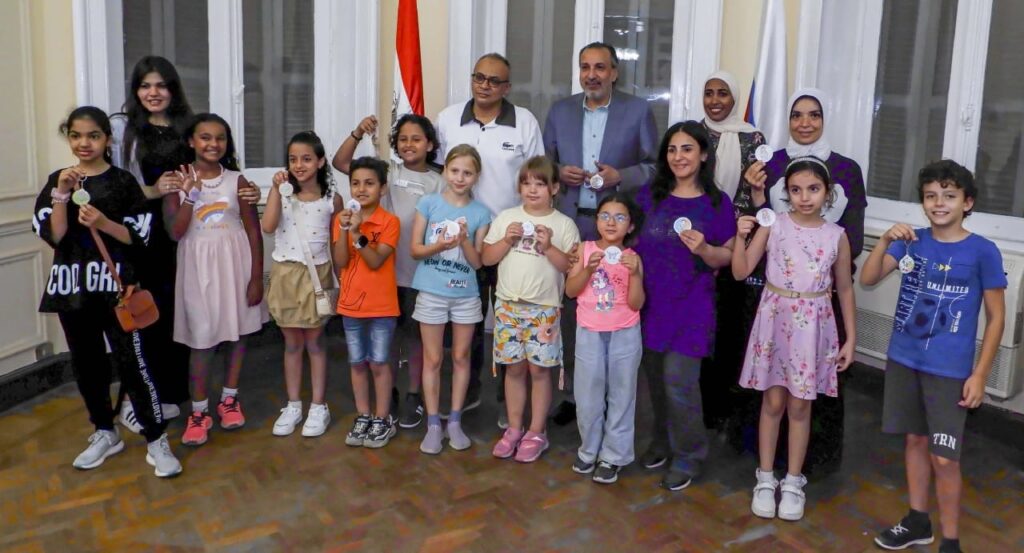 اطفال مصر وروسيا في ورشة فنية