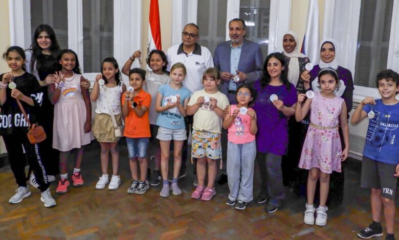 اطفال مصر وروسيا في ورشة فنية اطفال مصر وروسيا في ورشة فنية