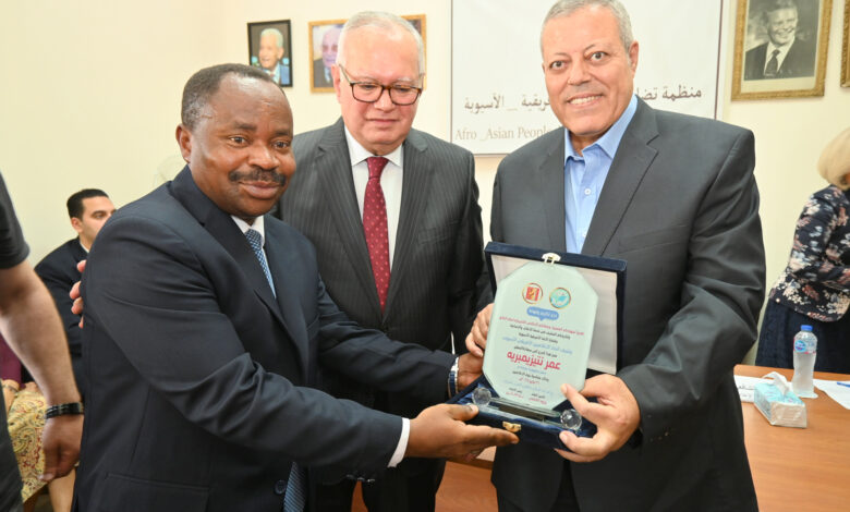 سفير بوروندي عقب تكريمه في عيد الإعلاميين هذا التكريم شرف لنا وعلاقتنا بمصر تاريخية سفير بوروندي عقب تكريمه في عيد الإعلاميين هذا التكريم شرف لنا وعلاقتنا بمصر تاريخية