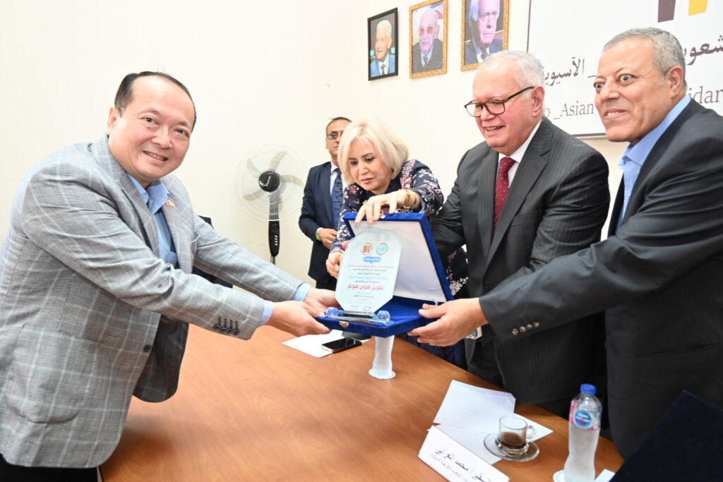 سفير فيتنام عقب تكريمه في عيد الإعلاميين مصر قدمت لنا دعما من أجل الاستقلال سفير فيتنام عقب تكريمه في عيد الإعلاميين مصر قدمت لنا دعما من أجل الاستقلال