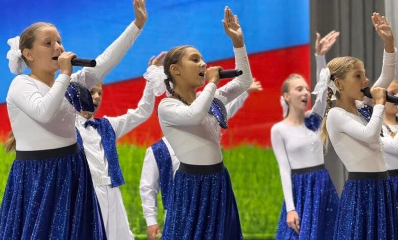 اطفال مصر وروسيا في ورشة فنية اطفال مصر وروسيا في ورشة فنية