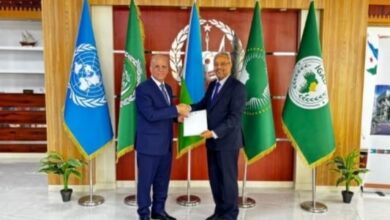 سفير العراق في القاهره يسلم نسخه من أوراق اعتماده سفيراً مفوضا لدي جيبوتي
