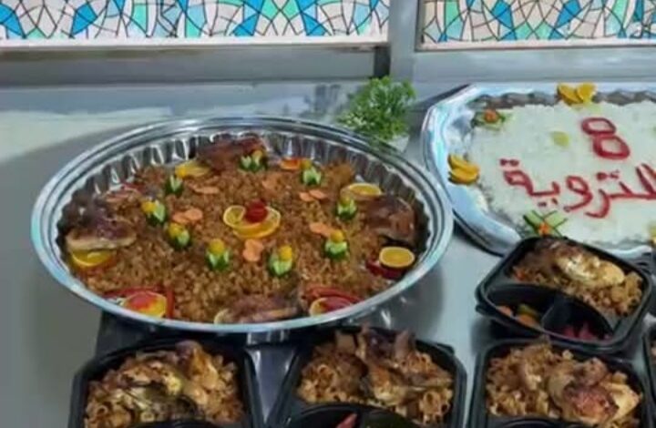 فى يوم التروية مؤسسة بلاش نستغل بعض تزين مطبخ الخير،، وتستعد لتوزيع ١٠٠٠ وجبه بيوم عرفات فى يوم التروية مؤسسة بلاش نستغل بعض تزين مطبخ الخير،، وتستعد لتوزيع ١٠٠٠ وجبه بيوم عرفات