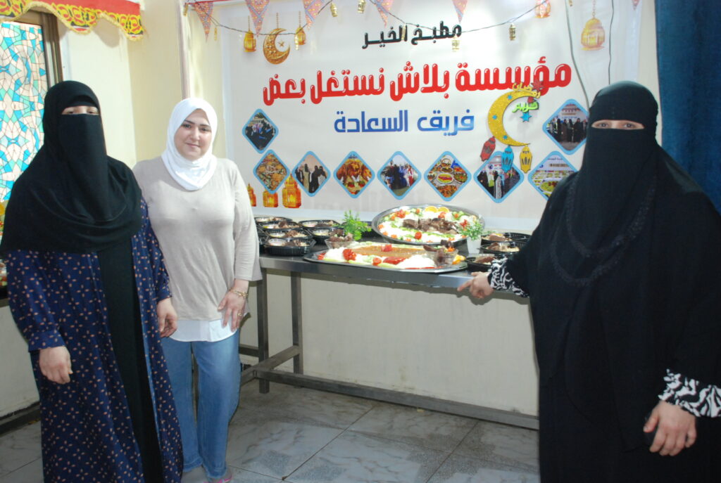 نماذج مشرفة،،، سيدات مطبخ الخير لمؤسسة بلاش نستغل بعض يواصلون تجهيز وجبات الأطعام حتى وقفة عرفات،،،،