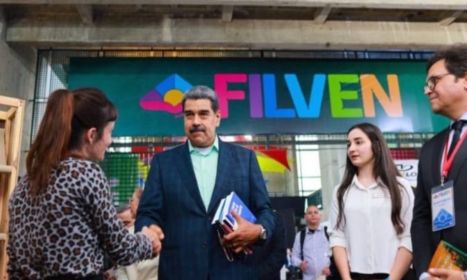 بحضور وزير الثقافة المصري رئيس فنزويلا يفتتح معرض الكتاب ومصر ضيف الشرف بحضور وزير الثقافة المصري رئيس فنزويلا يفتتح معرض الكتاب ومصر ضيف الشرف