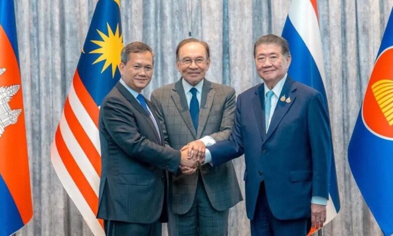 ماليزيا تستضيف اجتماع مشترك لمعالجة الوضع الراهن بين كمبوديا وتايلاند ماليزيا تستضيف اجتماع مشترك لمعالجة الوضع الراهن بين كمبوديا وتايلاند