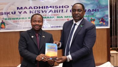 سفير بوروندي في اليوم العالمي للغة السواحيليه تحتفل مع أشقائنا بهذا اليوم وأملنا مزيداً من التعاون والسلام بلغة السلام