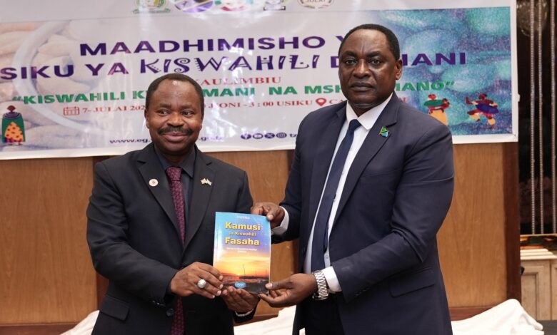 سفير بوروندي في اليوم العالمي للغة السواحيليه تحتفل مع أشقائنا بهذا اليوم وأملنا مزيداً من التعاون والسلام بلغة السلام