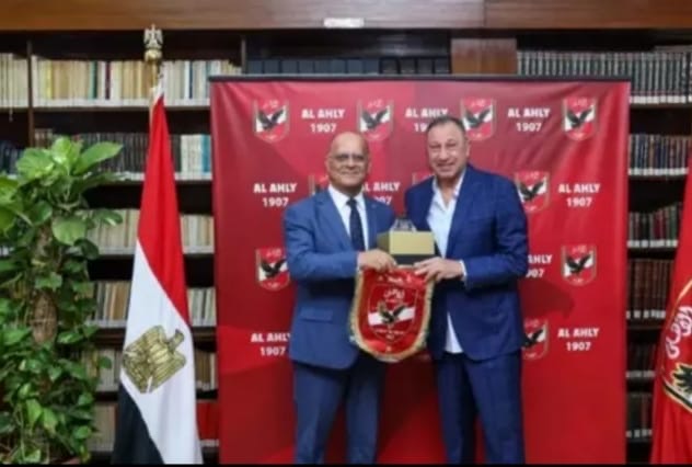 سفير تونس الخضراء في زيارة للنادي الاهلي المصري