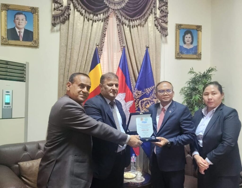 لقاء مثمر بين سفير كمبوديا ورئيسي اتحاد الإعلاميين الأفريقي الآسيوي لتعزيز التعاون الإعلامي والثقافي