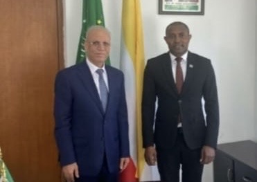 الدكتور قحطان طه خلف سفير العراق لدى مصر قدم اوراق اعتماده سفيراً مفوضا وفوق العادة لدى جزر القم