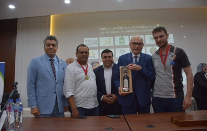 سفير تركيا في حفل توزيع جوائز لمنتجي زيت الزيتون مصر تستعيد مكانتها في سوق زيت الزيتون سفير تركيا في حفل توزيع جوائز لمنتجي زيت الزيتون مصر تستعيد مكانتها في سوق زيت الزيتون