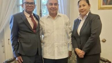 سفير كمبوديا ولقاء مع الأصدقاء قبل السفر لمزيد من التواصل وتعزيز التعاون المشترك