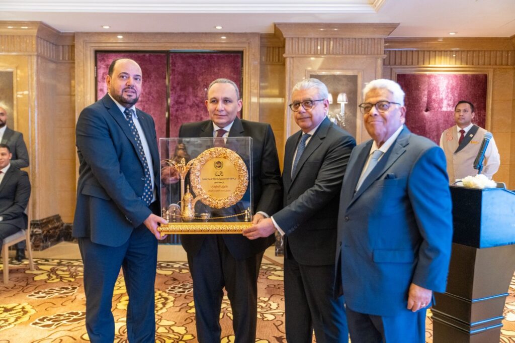 الجالية المصرية بالسعودية تودّع السفير طارق المليجي في حفل تقدير لمسيرته الدبلوماسية المتميزة الجالية المصرية بالسعودية تودّع السفير طارق المليجي في حفل تقدير لمسيرته الدبلوماسية المتميزة