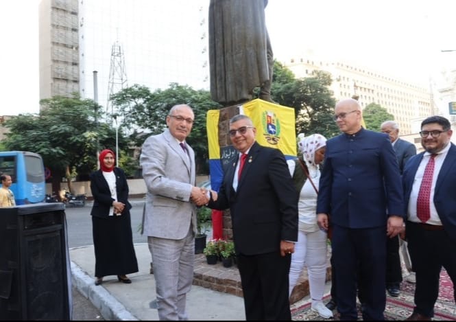 سفير تركيا يشهد حفل وضع اكليل من الزهور عند نصب سيمون بوليفار سفير تركيا يشهد حفل وضع اكليل من الزهور عند نصب سيمون بوليفار