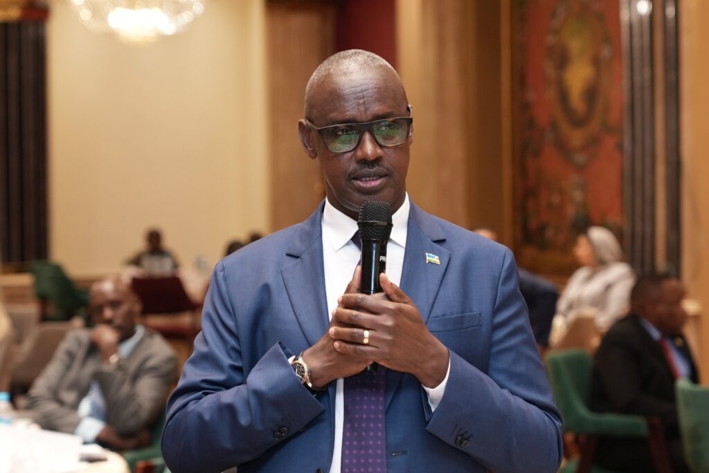 سفير رواندا في يوم اللغة السواحيليه: امنياتي أن توحد الأفارقة ثقافياً واقتصاديا واجتماعيا سفير رواندا في يوم اللغة السواحيليه: امنياتي أن توحد الأفارقة ثقافياً واقتصاديا واجتماعيا