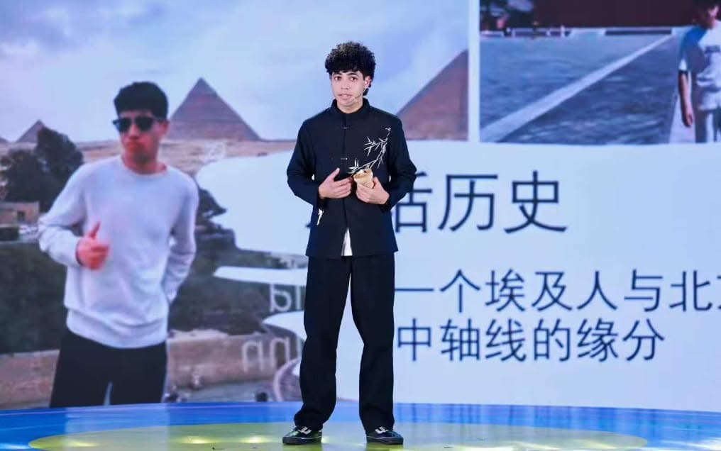 مروان مازن.. شاب مصري يكتب اسمه في سجل الإبداع العالمي بالصينية مروان مازن.. شاب مصري يكتب اسمه في سجل الإبداع العالمي بالصينية