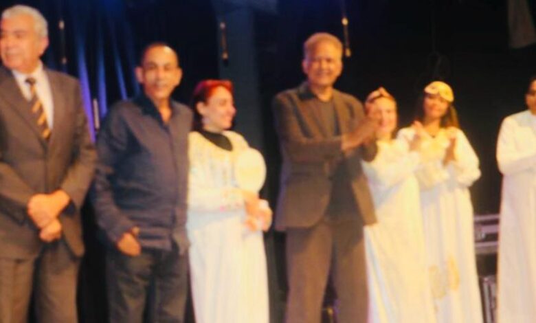 محمد عزت يتألق في “وجوه” للعام التاسع على التوالي ويستعد لـ“الجوازة باظت” مع فرقة المسرح المصري