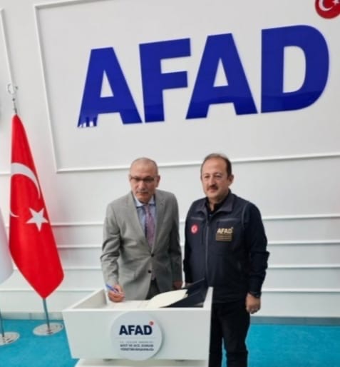 تنسيق تركيا لتدفق المساعدات إلى غزة مع رئيس هيئة الكوارث والطوارئ تنسيق تركيا لتدفق المساعدات إلى غزة مع رئيس هيئة الكوارث والطوارئ