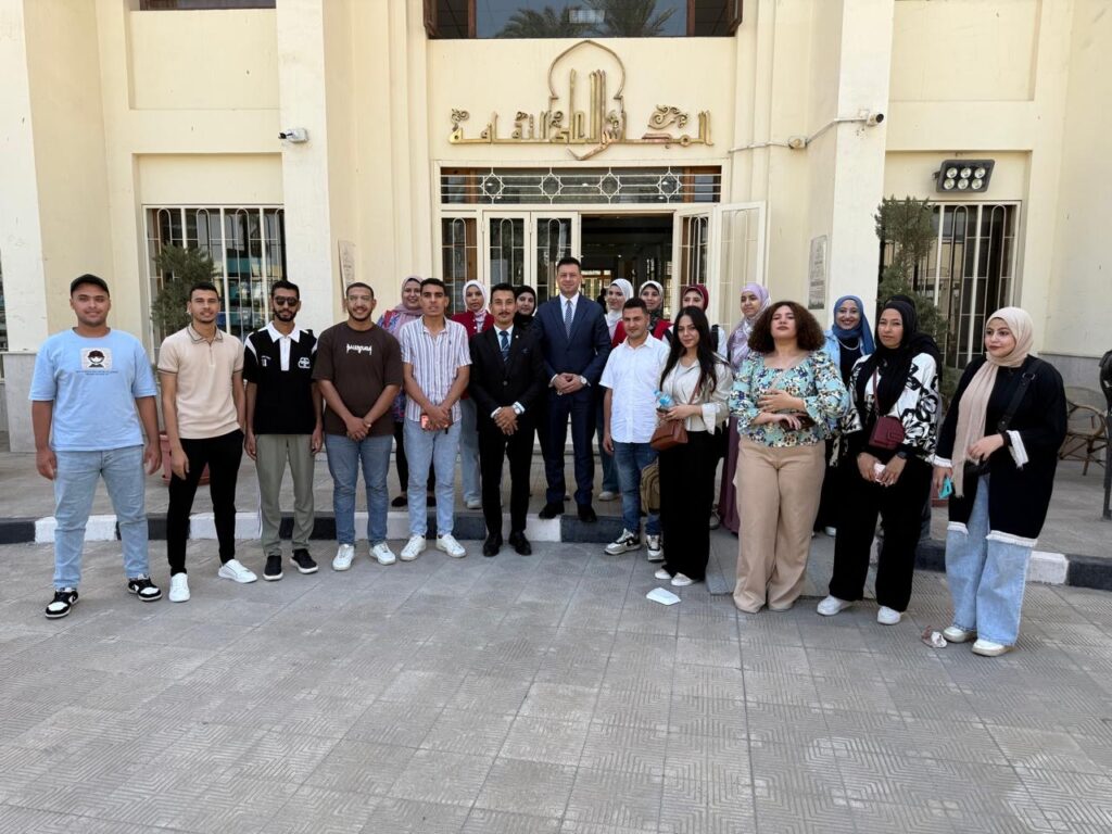 الإعلامي حسين حسني يجري مقابلات ورشة “فن الإلقاء الإذاعي والتليفزيوني” بـ”الأعلى للثقافة”