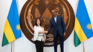 الرئيس الرواندي يستقبل السفيرة المصرية