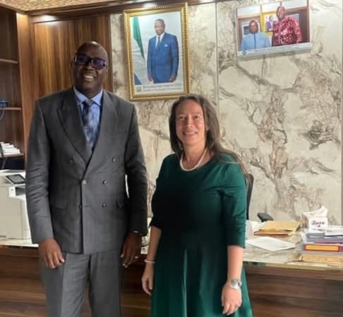 لقاء السفيرة المصرية مع وزير التجارة والصناعة السيراليونى