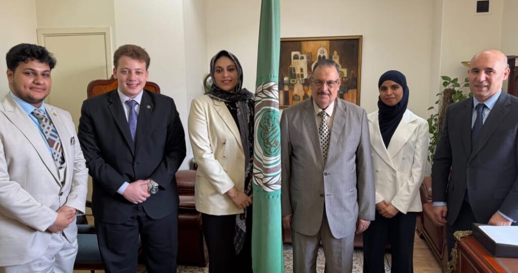 السفير خليل الذوادي يستقبل عددا من المتدربين في الأمانة العامة لجامعة لجامعة الدول العربية السفير خليل الذوادي يستقبل عددا من المتدربين في الأمانة العامة لجامعة لجامعة الدول العربية