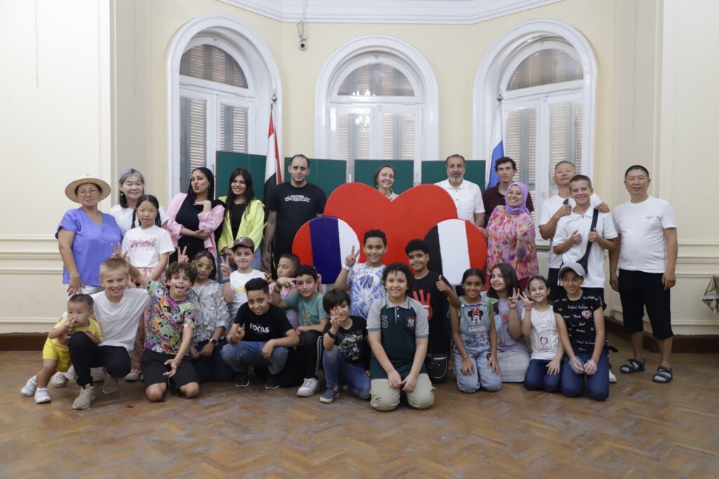 إشاده روسية بورشة فنانة مصرية إشاده روسية بورشة فنانة مصرية