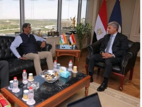 وزير السياحة والآثار وسفير الهند بالقاهرة يبحثان دفع أواصر التعاون المشترك بين البلدين في مجالي السياحة والآثار