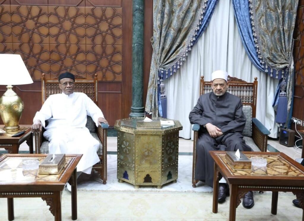 شيخ_الأزهر يستقبل رئيس جامعة الملك فيصل بتشاد لبحث سُبُل تعزيز دعم الأزهر للشعب التشادي