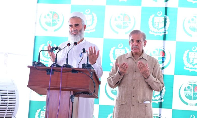 رئيس وزراء باكستان يزور المناطق المتضررة من الفيضانات و يؤكد على اتخاذ جميع التدابير الممكنة لتسريع جهود التعافي في المناطق المتضررة