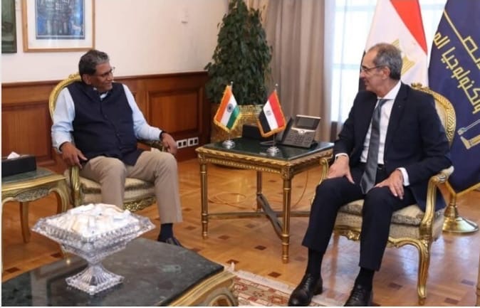 بحث تعزيز سبل التعاون بين مصر والهند في لقاء السفير الهندي مع وزير الاتصالات
