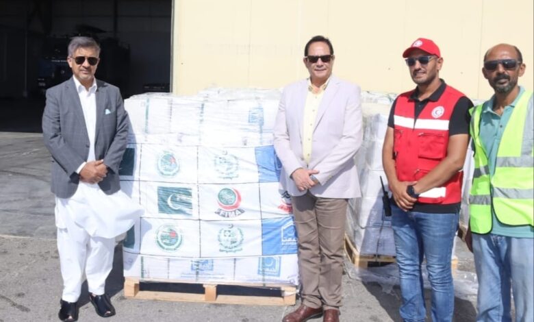 استمرار تدفق المساعدات الإنسانية الباكستانية لغزة إلى مطار العريش الدولي