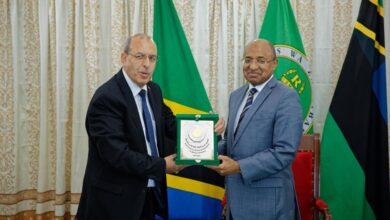 رئيس زنزبار يستقبل الأمين العام المساعد لجامعة الدول العربية مدير عام الصندوق العربي للمعونة الفنية للدول الإفريقية رئيس زنزبار يستقبل الأمين العام المساعد لجامعة الدول العربية مدير عام الصندوق العربي للمعونة الفنية للدول الإفريقية